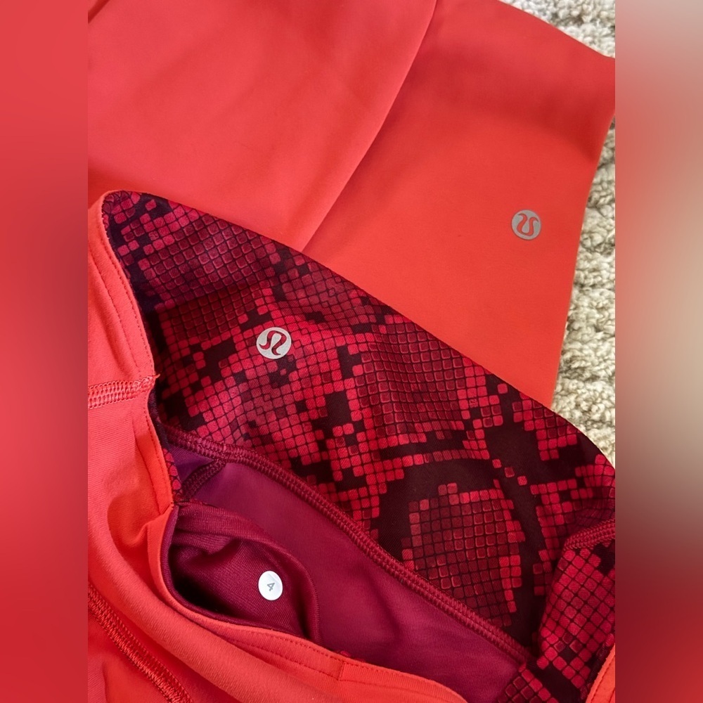 Lululemon Wunder Under Reversible leggings in EXCELLENT like new condition! - Picture 4 of 6